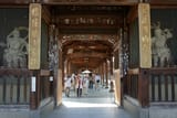 Two_Niō_who_stand_in_the_left_(Ungyō)_and_right_(Agyō)_of_the_sanmon_gate_at_Zentsū-ji_in_Zentsū-ji_City_Kagawa_pref