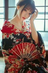 folded 1000x japanese waifu