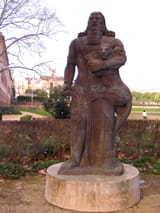 Gilgamesh_statue