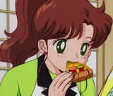 Makoto eating pizza