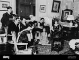 early-days-of-the-radio-family-listening-to-the-radio-c1920-GG2G1K