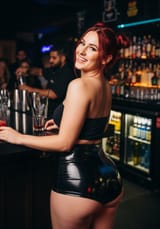 vinyl, selfie ass bar Gemini_Generated_Image_72e5rv72e5rv72e5