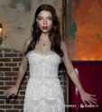 400783856136466432_A_woman_standing_in_front_of_a_thumb.jpg