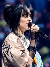 BillieEilishO2160622_(36_of_45)_(52153469410)_(cropped_2)
