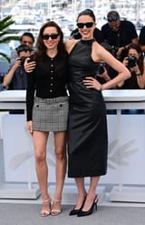 Margaret_Qualley_and_Aubrey_Plaza_at_the_Honey_Don___t__Cannes_2025_photocall_05-24-2025__MQ___9_