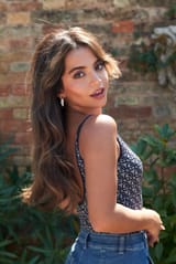 isabela-merced-one-of-the-busiest-latina-actresses-right-v0-xri32v4rjubc1
