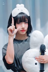 250523-SOOIN-at-Fansign-Event-documents-8