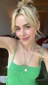kiernan-shipka-so-perfect-smile-v0-h5tm9zdn440e1