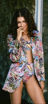 zendaya-sexy-legs-v0-ds9njhos0gv91
