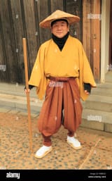 japan-nagasaki-man-in-traditional-dress-P6BRG5