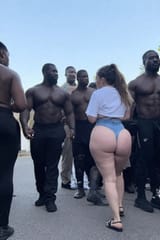 A_casual_phogto_of_a_big_booty_