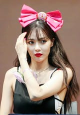 Hyuna_at_fansigning_on_July_21,_2018 (1)