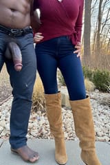 A_casual_photo_of_a_woman_is_s (3)