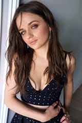 joey-king-press-tour-photoshoot-for-the-kissing-booth-2-2020-v0-ed0j7dlznjac1 (1)