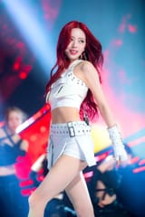 240114-ITZY-Yuna-BORN-TO-BE-at-Inkigayo-documents-4