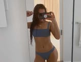 Hailee belongs in bikinis5