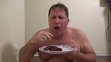Tom_Pearl_Eating_Shit