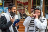 Jewish-man-shofar-Rosh-Hashana