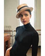 hat 09
