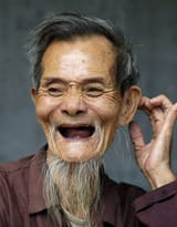 old-chinese-man-with-missing-teeth-2