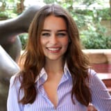 emilia-clarke-cute-smile-3y-1024x1024