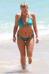 hot-sexy-celebrity-bikini-shots_3222_20_bikini