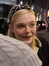 elle-fanning-signs-autographs-in-midtown-manhattan-12.15-2024-4