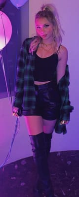 304992106