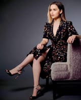 emilia-clarke-v0-4p2csymd6m8c1