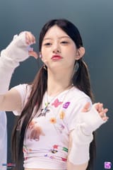 250710-ILLIT-on-site-photo-on-SBS-Inkigayo-MINJU-documents-1