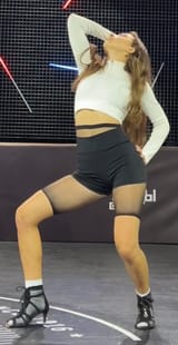 pose