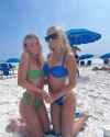 Hailuo_Video_they sexily kiss_403546226759991298_thumb.jpg