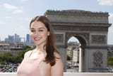 emilia-clarke-arc-de-triomphe-1e
