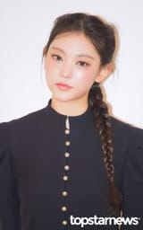 241206-HAERIN-at-Dior-Beauty-Holiday-Pop-up-documents-1