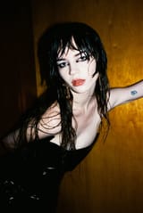 Sophie_Thatcher_Closeup_Myles_Hendrik