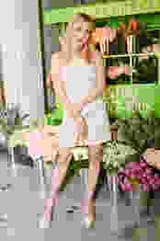 1593292090841836-174x262