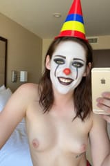 kristen stewart clown 1744588347576430