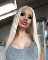 bimbo stare