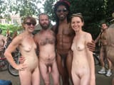 hot-couple-at-the-london-wnbr-v0-n2kyneavdxbd1