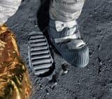 C0458986-Apollo_astronaut_s_bootprint_on_the_Moon,_illustration