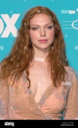 los-angeles-ca-august-06-2000-actress-laura-prepon-at-the-teen-choice-awards-in-santa-monica-california-picture-paul-smithfeatureflash-T2Y0XB