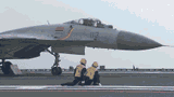 jets-aircraft-carrier-fly