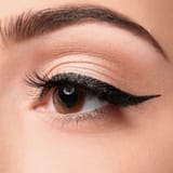 Winged-eyeliner