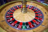 95960106-roulette-table-in-casino-ball-in-the-rotating-gambling-machine-wooden-roulette-wheel