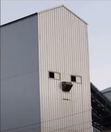 sus building judging you