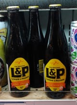 960px-Lemon_and_Paeroa