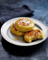621383-1-eng-GB_easy-crumpets-768x956