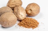Nutmeg_whole