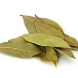 bay-leaves-dry-2500-56a210353df78cf772718c1f