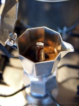moka_pot_coffee_out